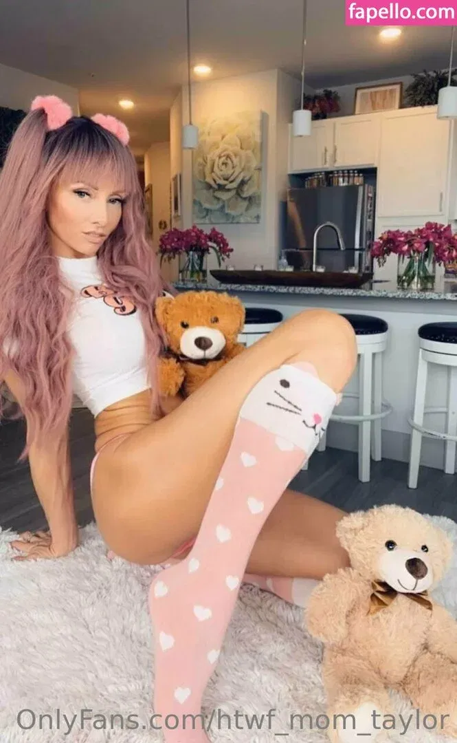 htwf_mom_taylor Onlyfans Photo Gallery 