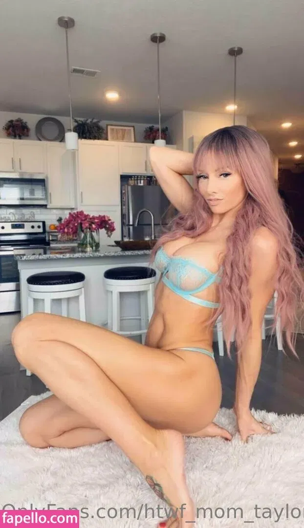 htwf_mom_taylor Onlyfans Photo Gallery 