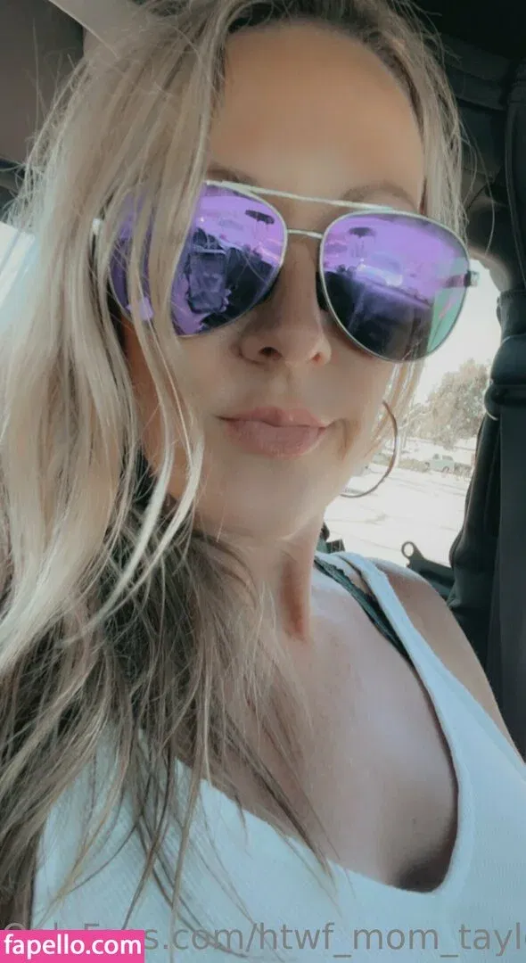 htwf_mom_taylor Onlyfans Photo Gallery 