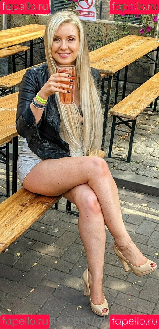 Glossylegs Onlyfans Photo Gallery 