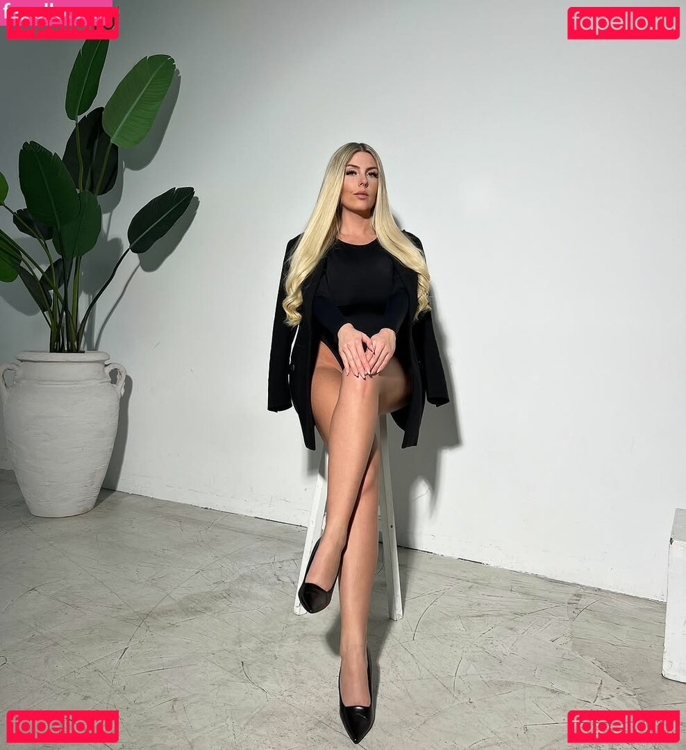 Pia Wagner Nude Onlyfans Photo 13
