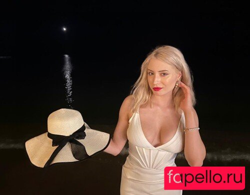 Athena Cosplay Onlyfans Photo Gallery 