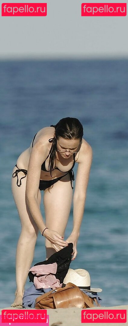 Alexis Bledel Nude Onlyfans Photo 137