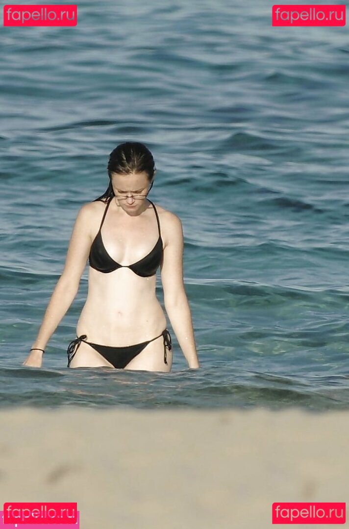 Alexis Bledel Nude Onlyfans Photo 132