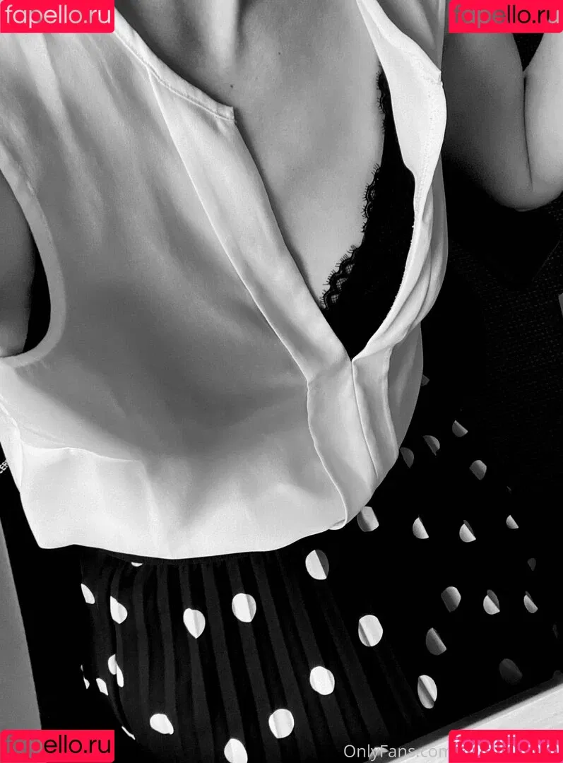 the.secretary Onlyfans Photo Gallery 