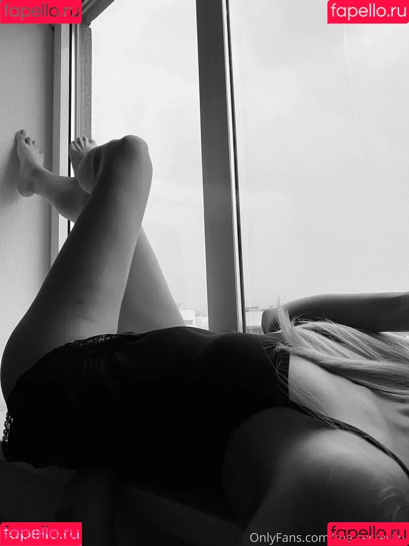 the.secretary Onlyfans Photo Gallery 