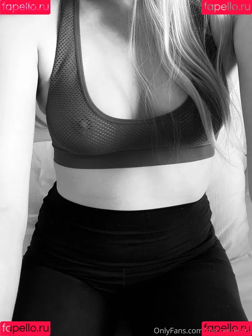 the.secretary Onlyfans Photo Gallery 