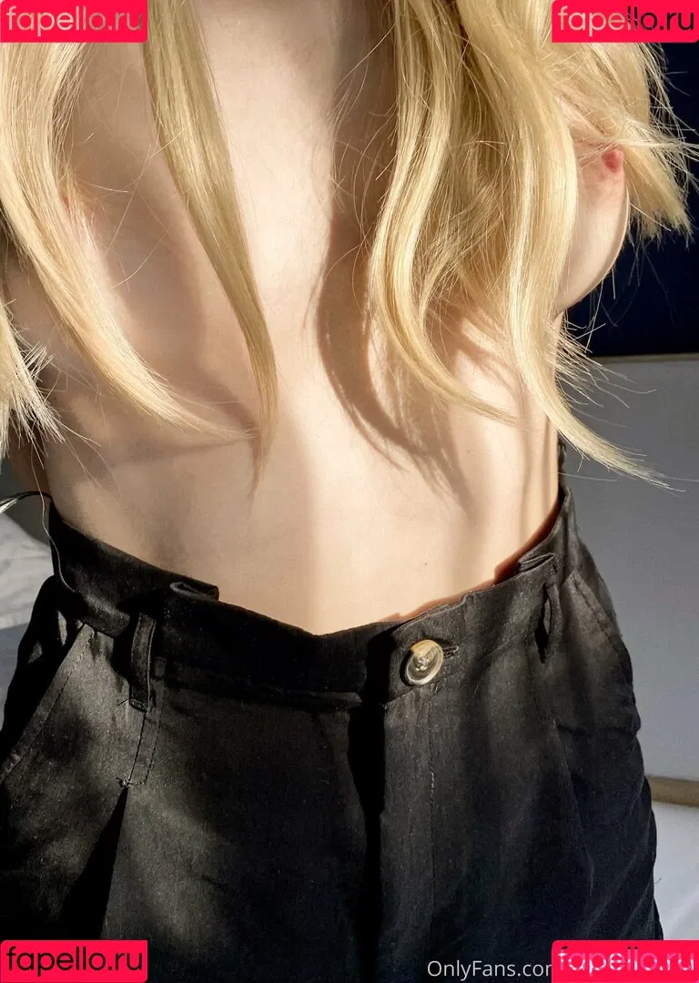 the.secretary Onlyfans Photo Gallery 