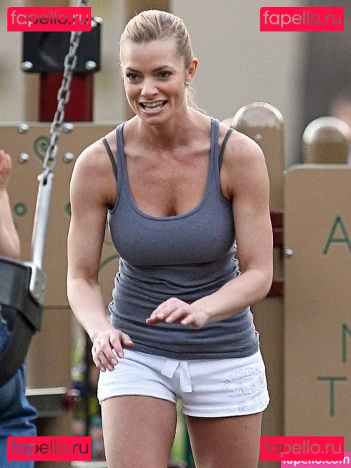 Jaime Pressly Onlyfans Photo Gallery 