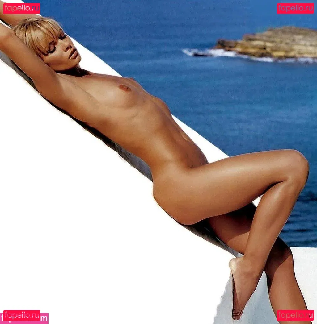 Jaime Pressly Onlyfans Photo Gallery 