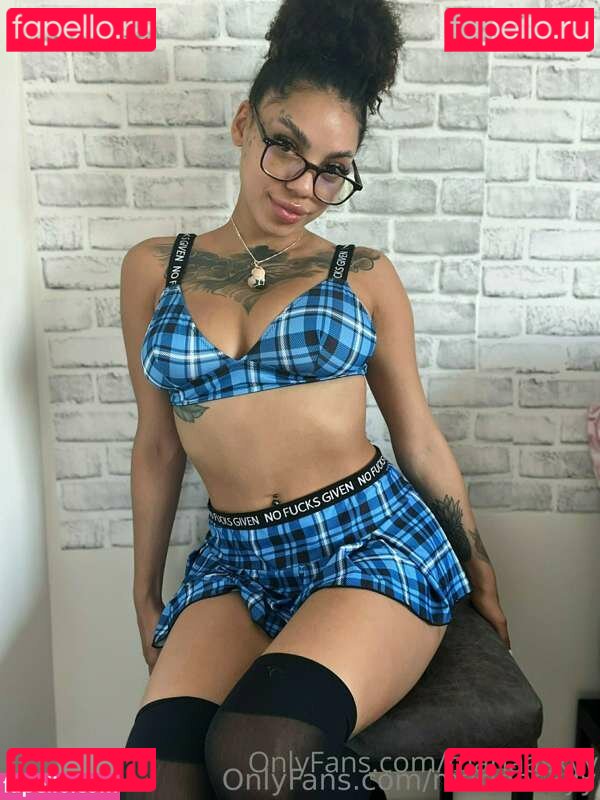 Mariaa Skyy Nude Onlyfans Photo 11