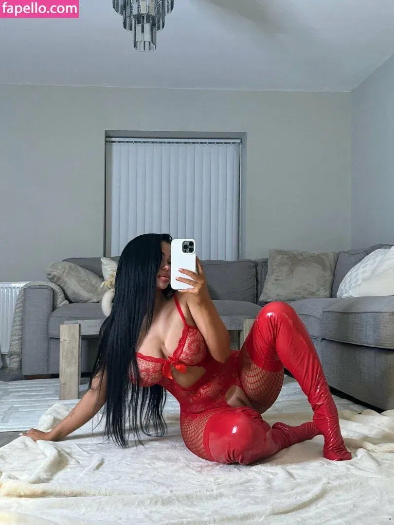 Hollyydollyy Onlyfans Photo Gallery 