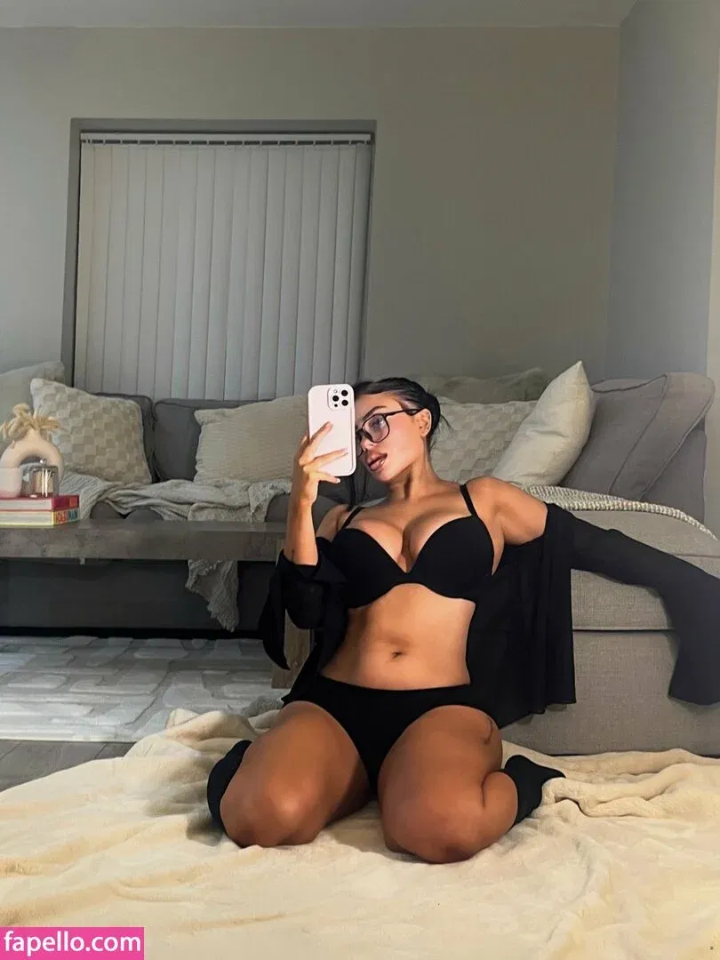 Hollyydollyy Onlyfans Photo Gallery 