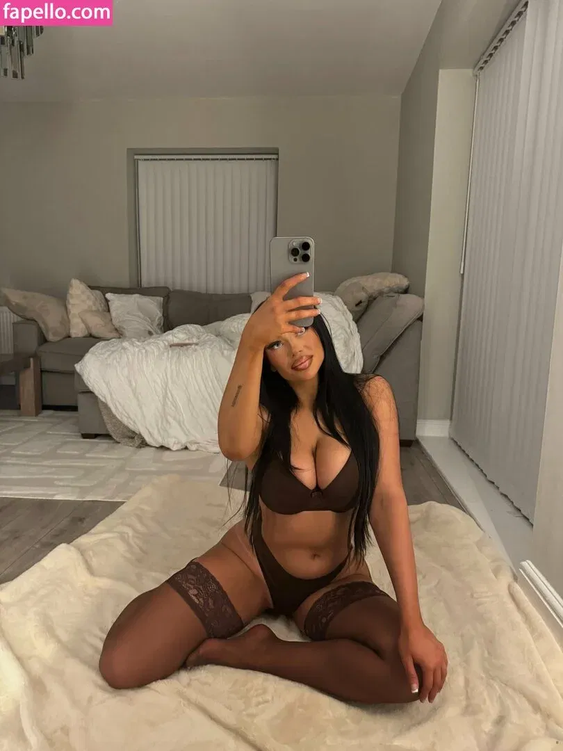 Hollyydollyy Onlyfans Photo Gallery 