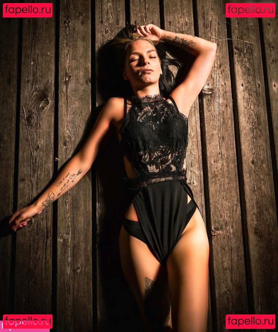 Melcamora Nude Onlyfans Photo 30