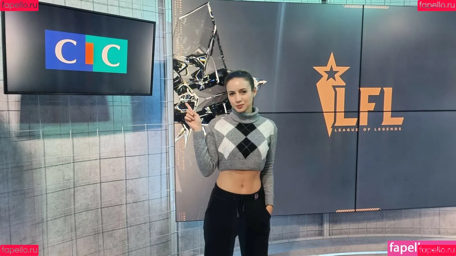 Laure Valée Onlyfans Photo Gallery 