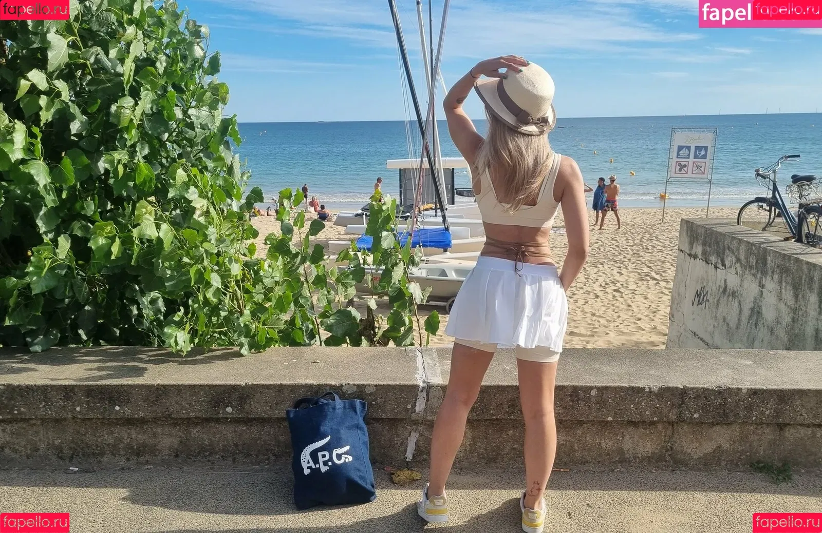 Laure Valée Onlyfans Photo Gallery 