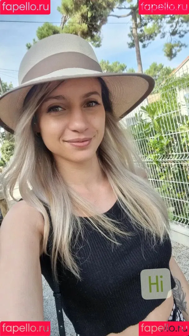 Laure Valée Onlyfans Photo Gallery 