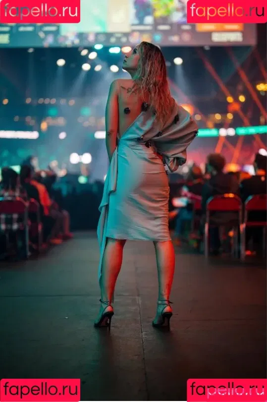 Laure Valée Onlyfans Photo Gallery 