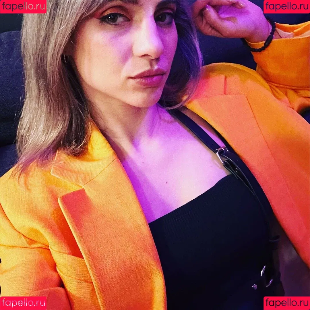 Laure Valée Onlyfans Photo Gallery 