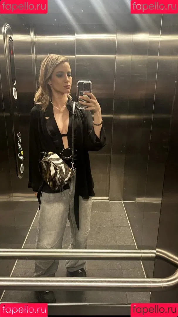 Laure Valée Onlyfans Photo Gallery 