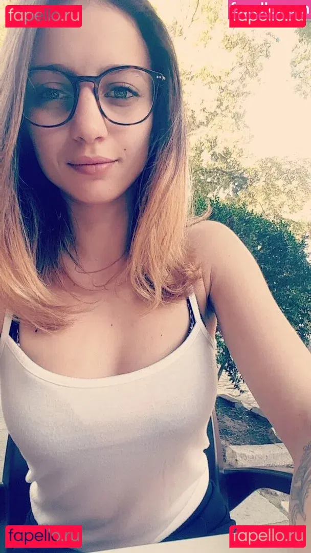 Laure Valée Onlyfans Photo Gallery 