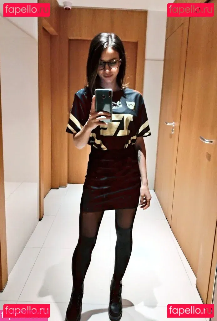 Laure Valée Onlyfans Photo Gallery 