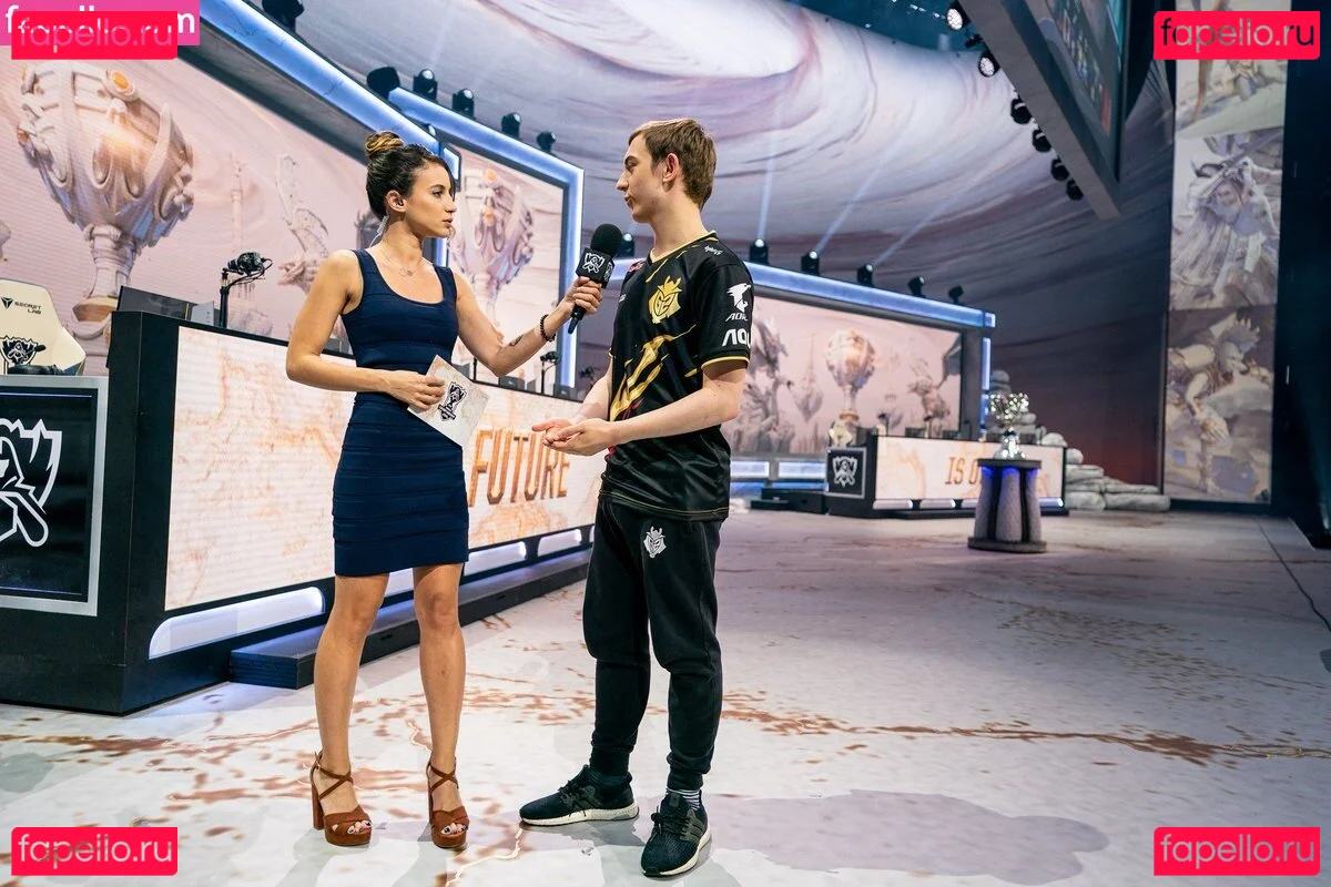 Laure Valée Onlyfans Photo Gallery 