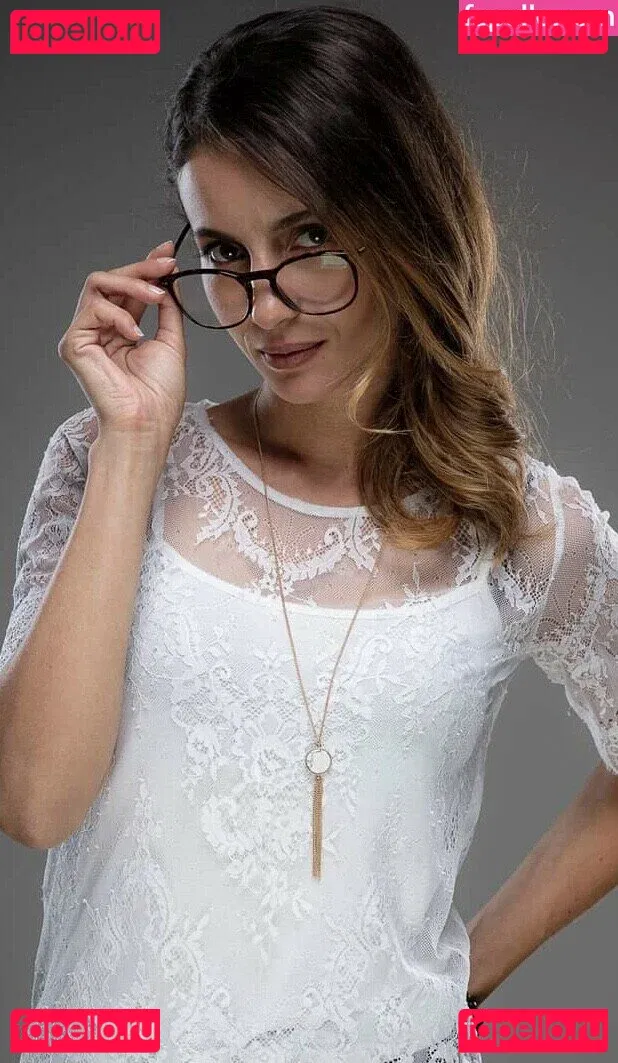 Laure Valée Onlyfans Photo Gallery 