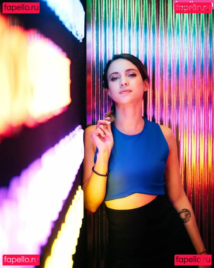 Laure Valée Onlyfans Photo Gallery 