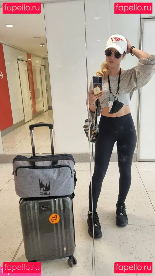 Laure Valée Onlyfans Photo Gallery 