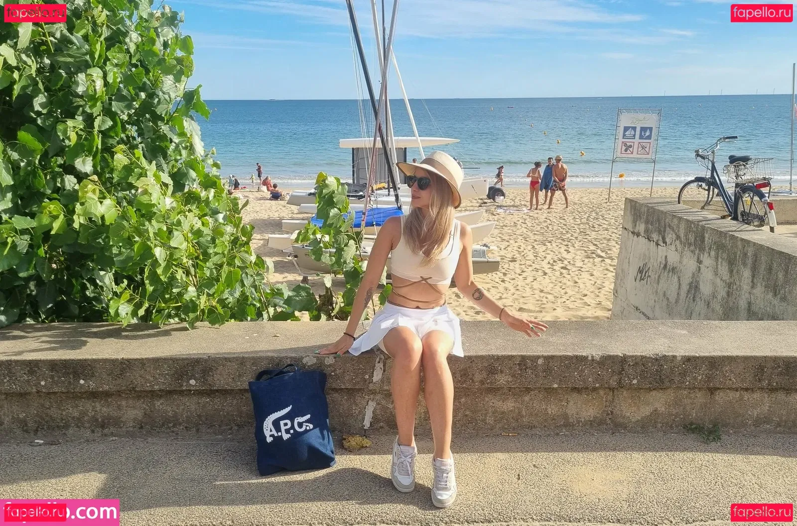 Laure Valée Onlyfans Photo Gallery 