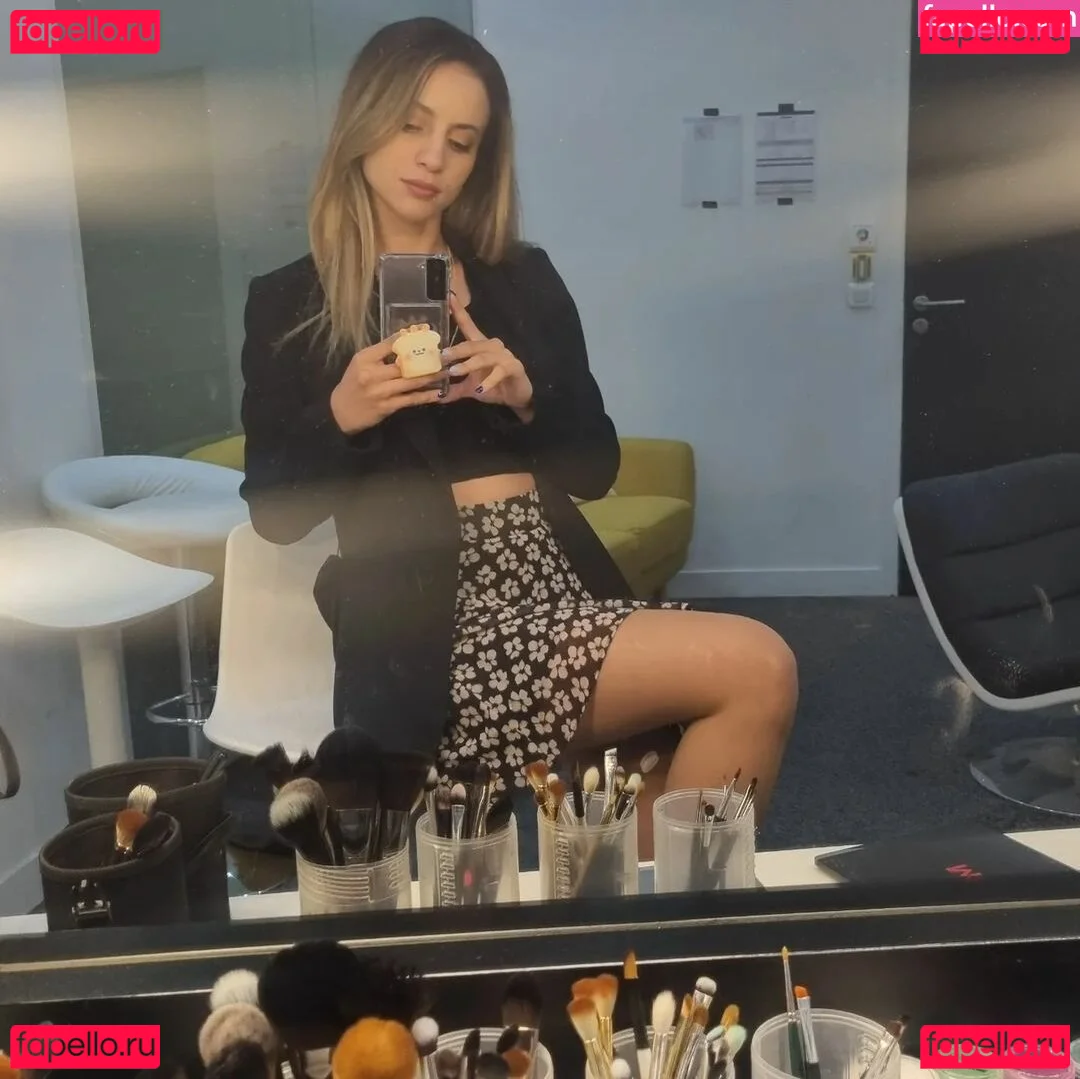 Laure Valée Onlyfans Photo Gallery 