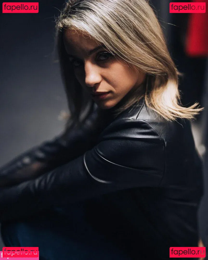 Laure Valée Onlyfans Photo Gallery 