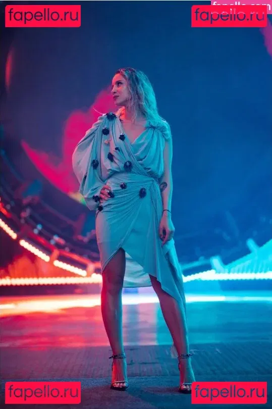 Laure Valée Onlyfans Photo Gallery 