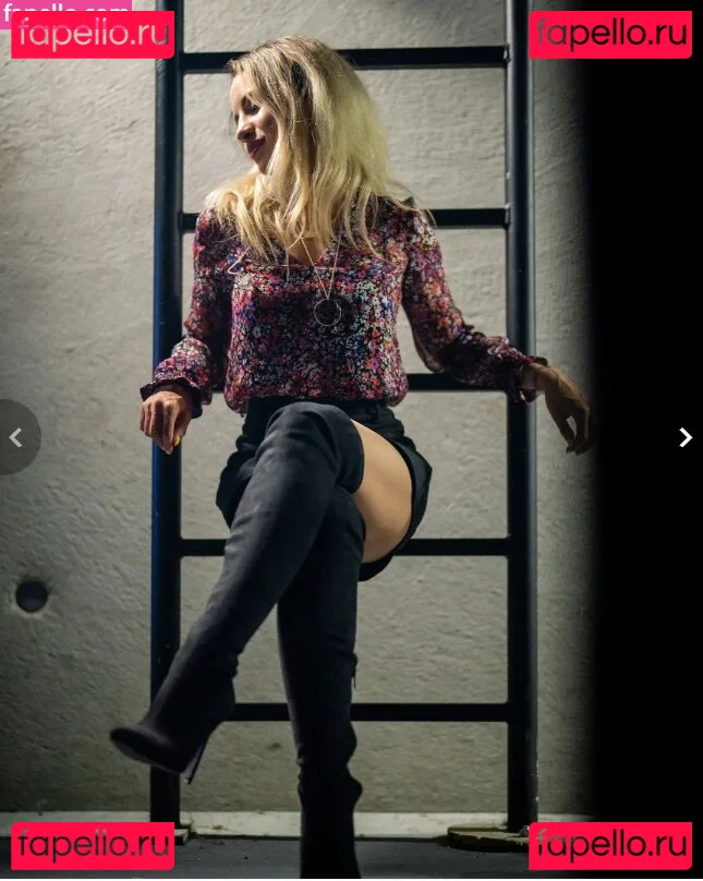 Laure Valée Onlyfans Photo Gallery 