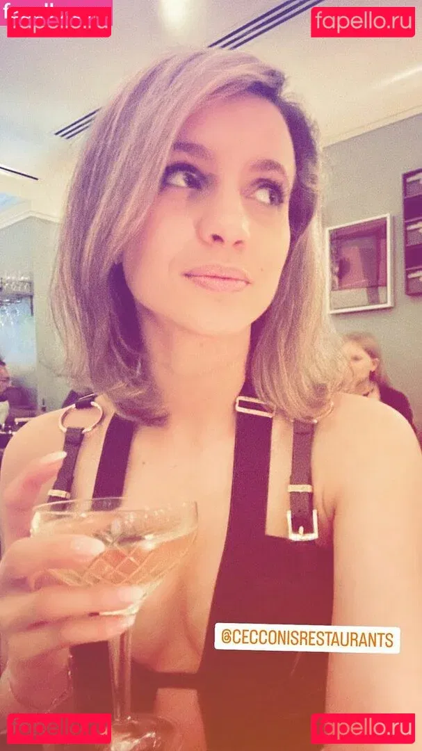 Laure Valée Onlyfans Photo Gallery 