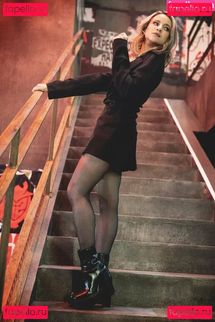 Laure Valée Onlyfans Photo Gallery 