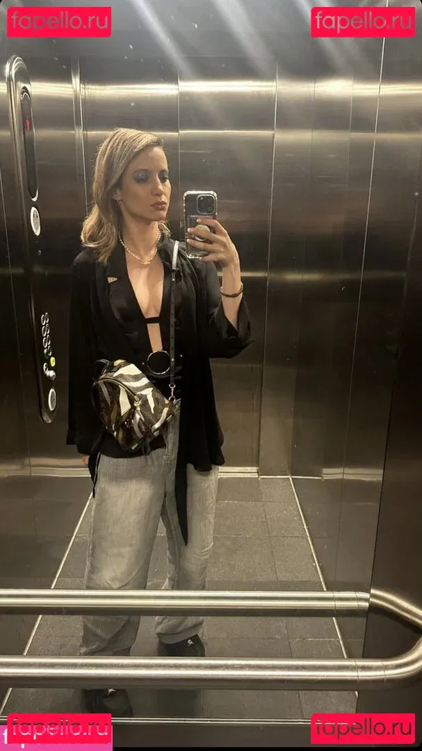 Laure Valée Onlyfans Photo Gallery 