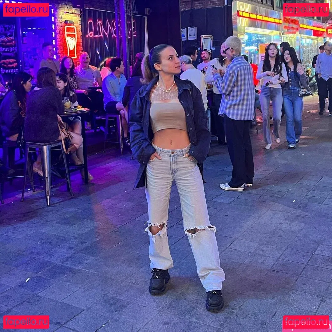 Laure Valée Onlyfans Photo Gallery 