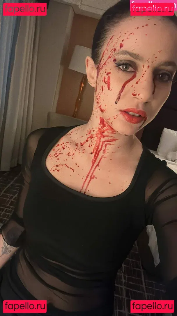 Laure Valée Onlyfans Photo Gallery 