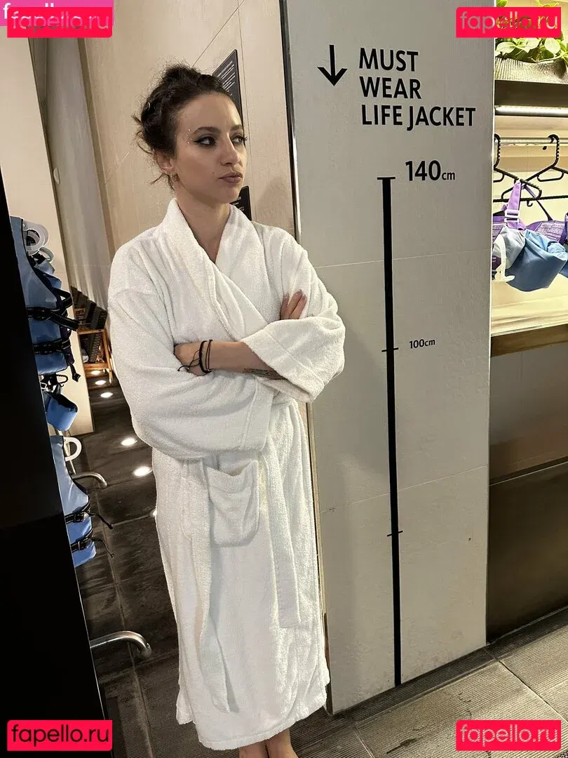 Laure Valée Onlyfans Photo Gallery 