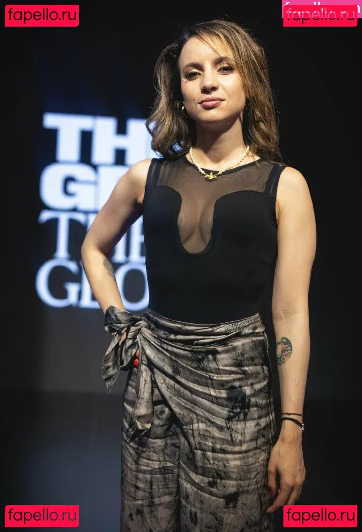 Laure Valée Onlyfans Photo Gallery 