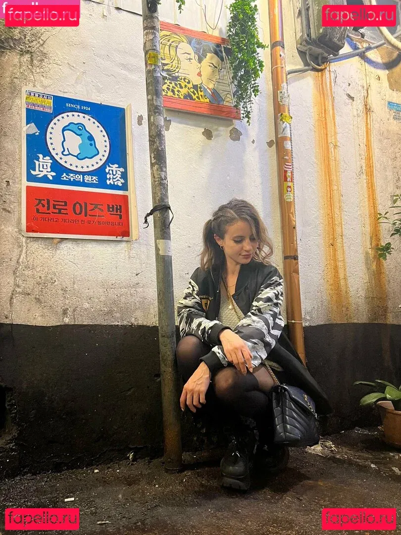 Laure Valée Onlyfans Photo Gallery 