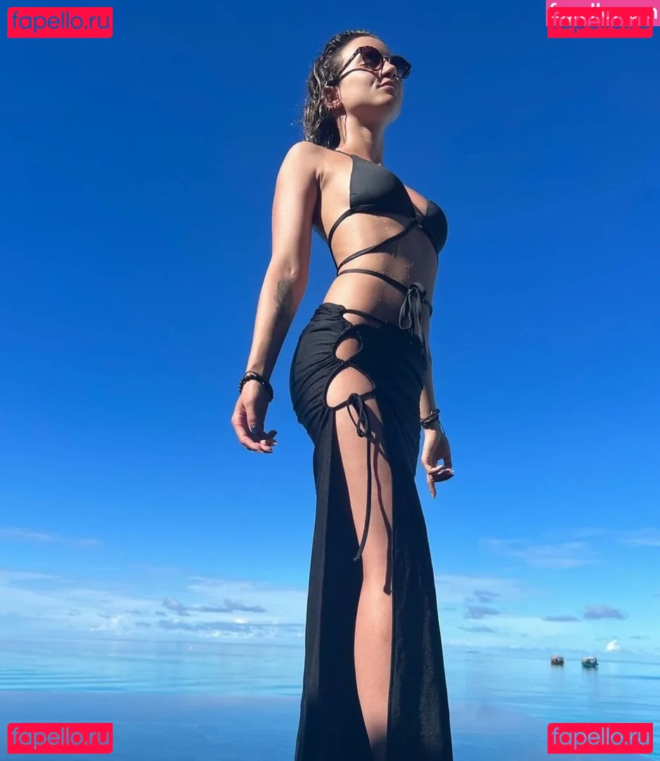 Laure Valée Onlyfans Photo Gallery 