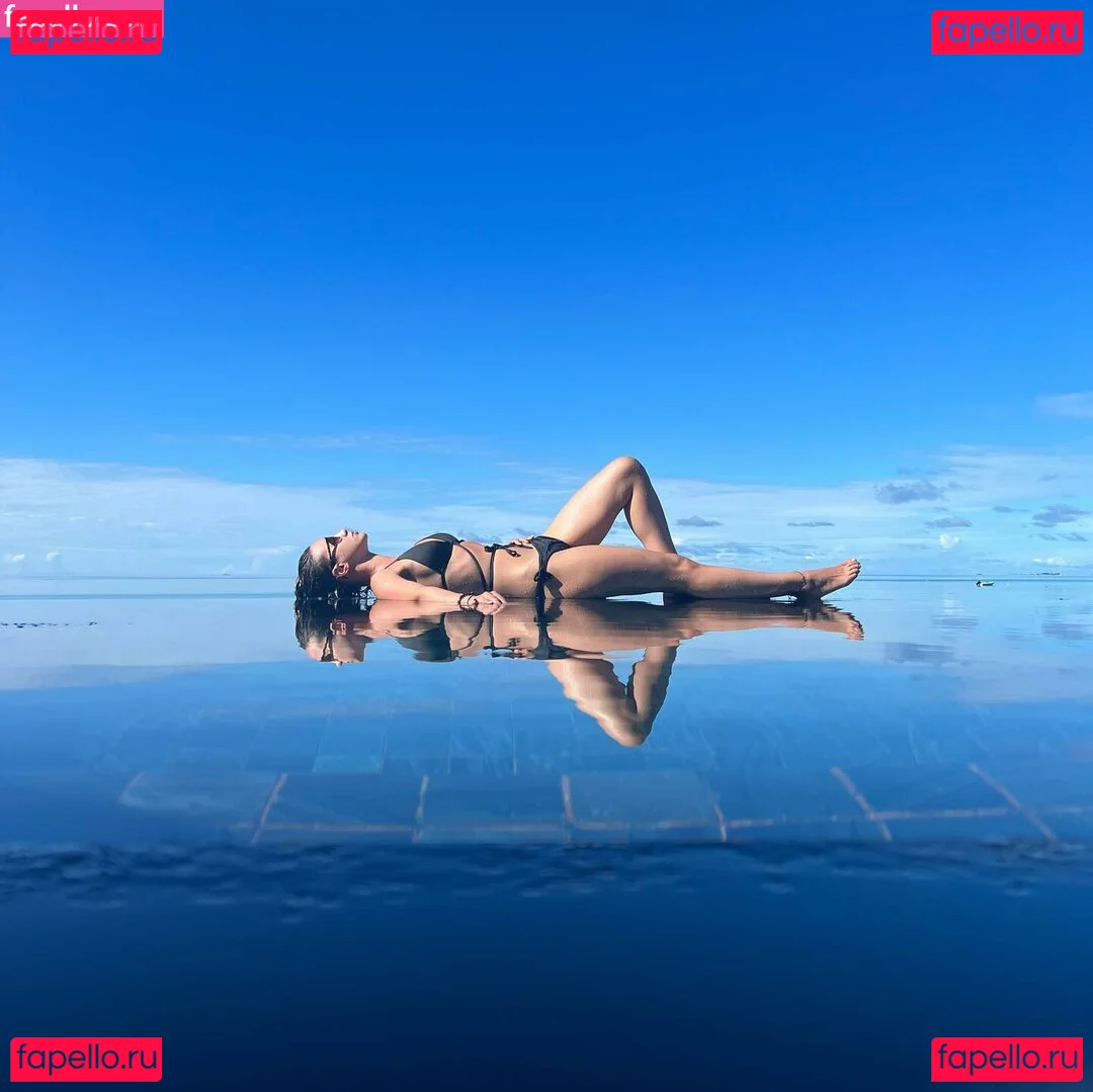 Laure Valée Onlyfans Photo Gallery 