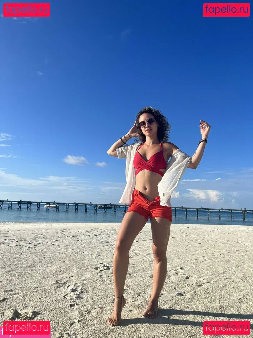 Laure Valée Onlyfans Photo Gallery 