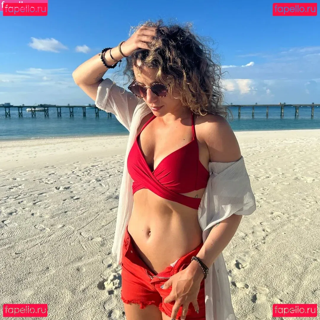 Laure Valée Onlyfans Photo Gallery 