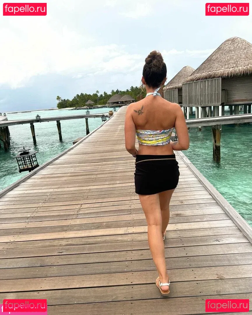 Laure Valée Onlyfans Photo Gallery 