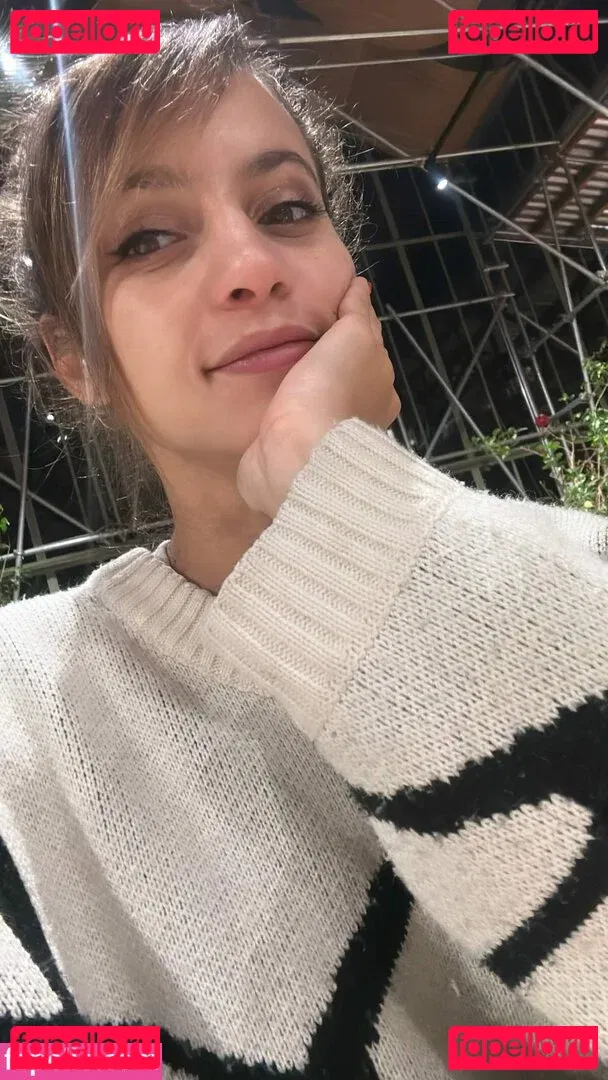 Laure Valée Onlyfans Photo Gallery 